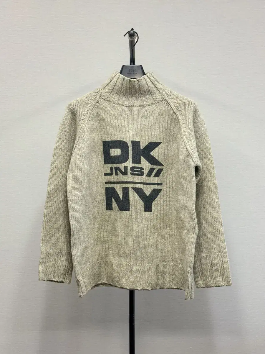 DKNY 진스 프린팅 터틀넥 니트